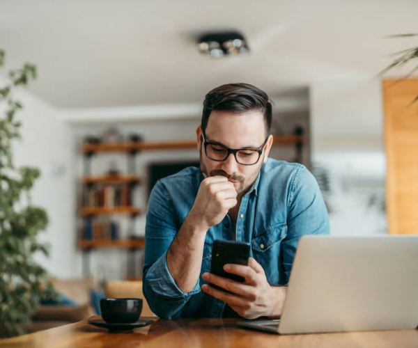 men watching phone over computer_600x500